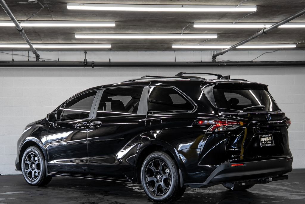 2025 Toyota Sienna Woodland Edition