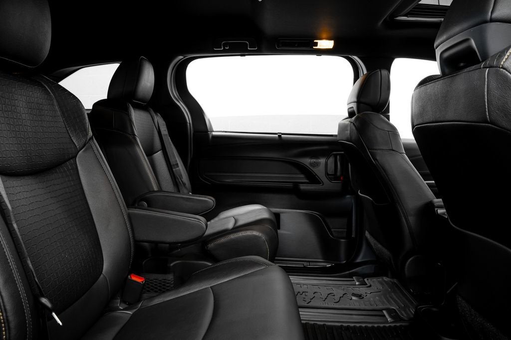 2025 Toyota Sienna Woodland Edition