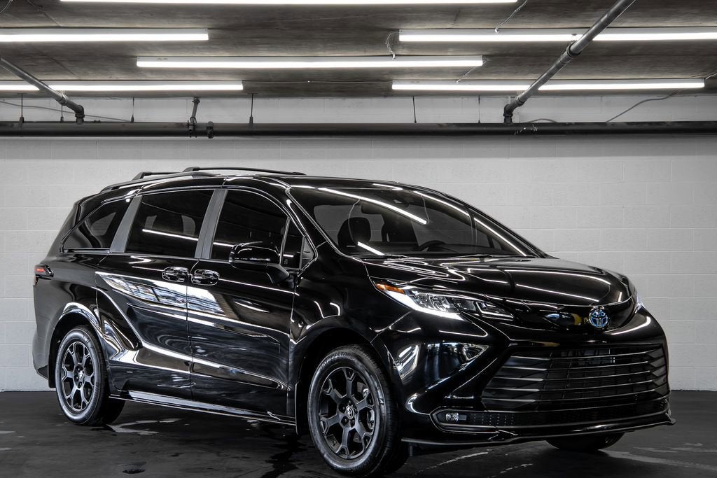 2025 Toyota Sienna Woodland Edition