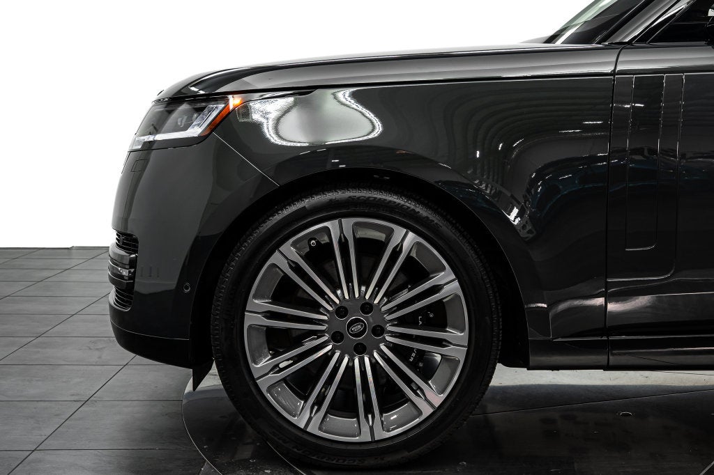 2025 Land Rover Range Rover SE LWB