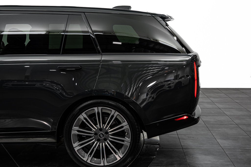 2025 Land Rover Range Rover SE LWB