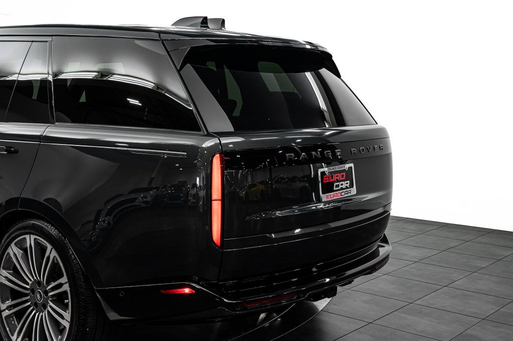 2025 Land Rover Range Rover SE LWB