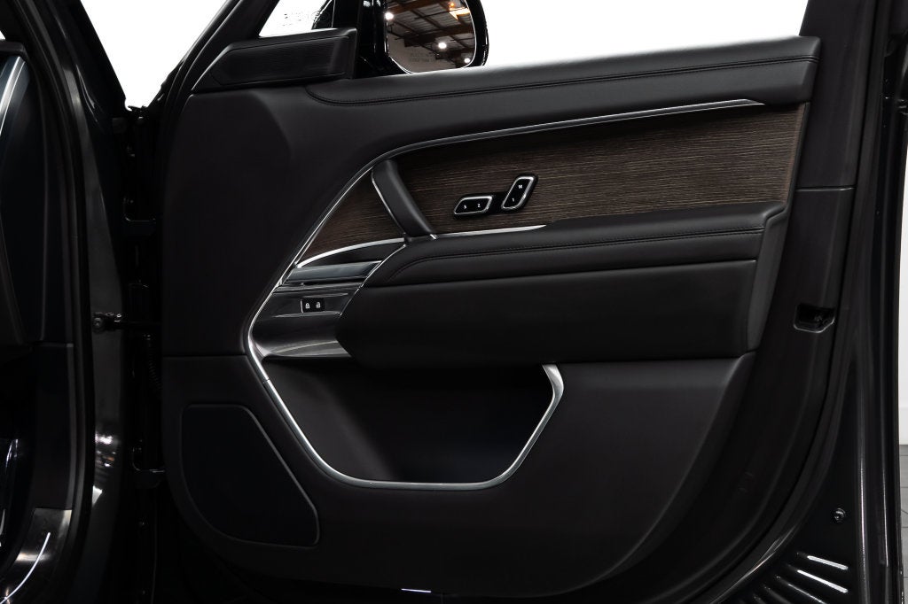 2025 Land Rover Range Rover SE LWB