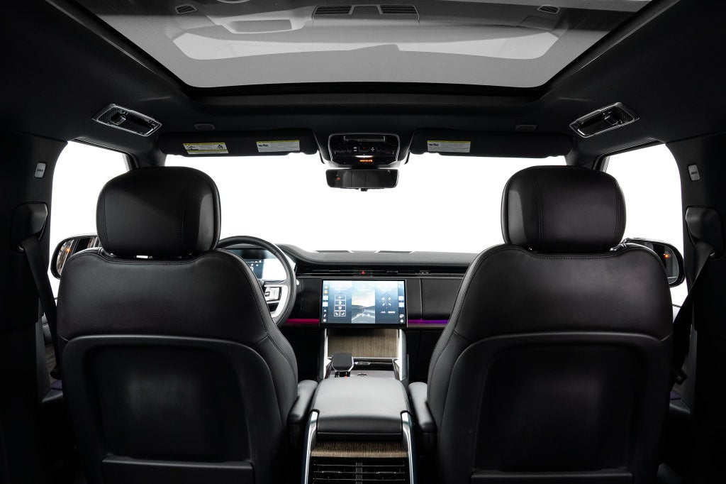 2025 Land Rover Range Rover SE LWB
