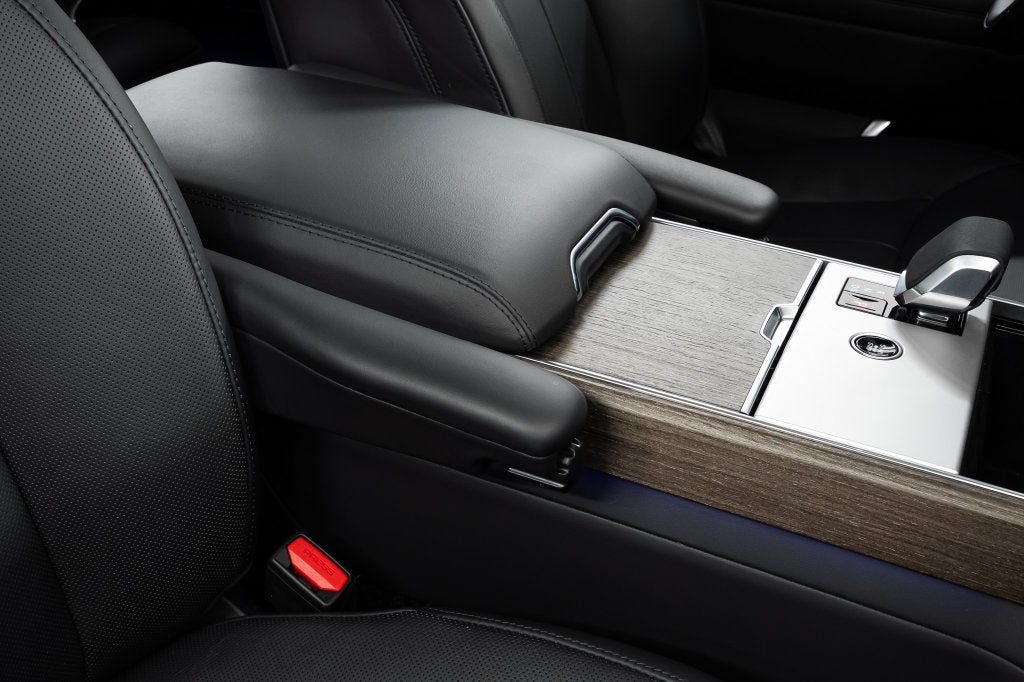 2025 Land Rover Range Rover SE LWB