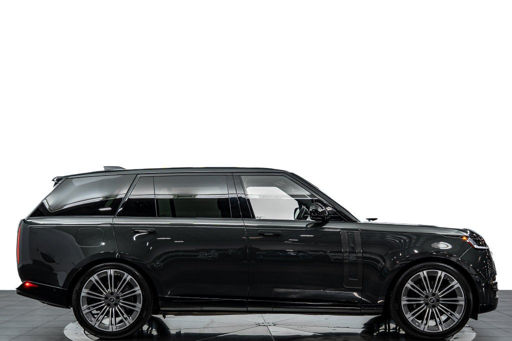 2025 Land Rover Range Rover SE LWB