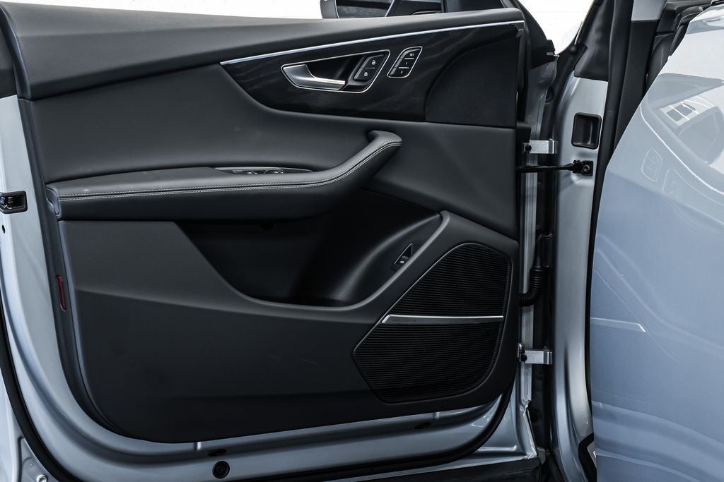 2023 Audi Q8 55 Premium Plus quattro
