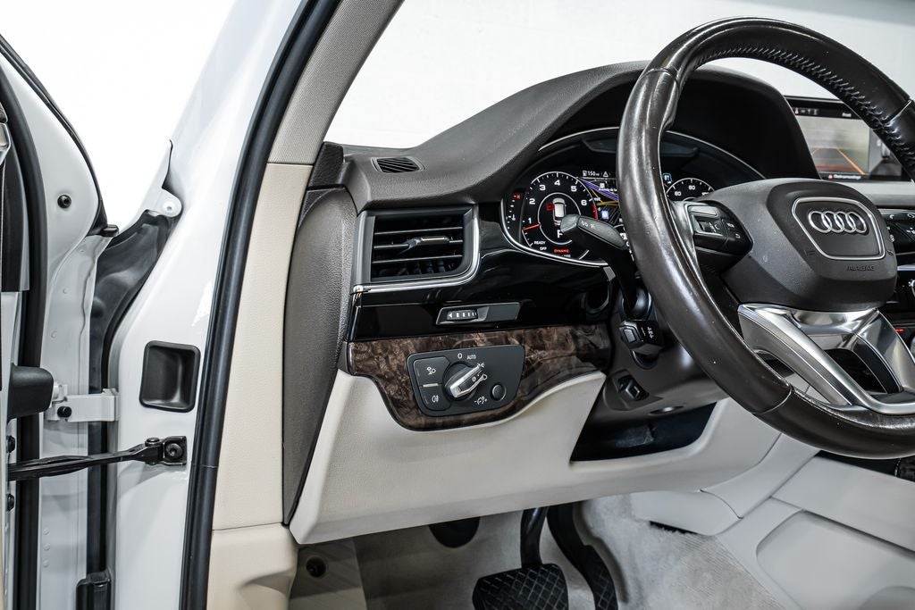2019 Audi Q7 55 Premium Plus quattro