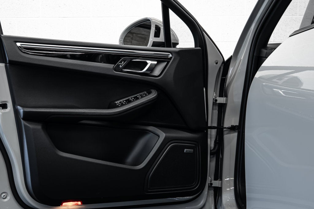 2021 Porsche Macan Base