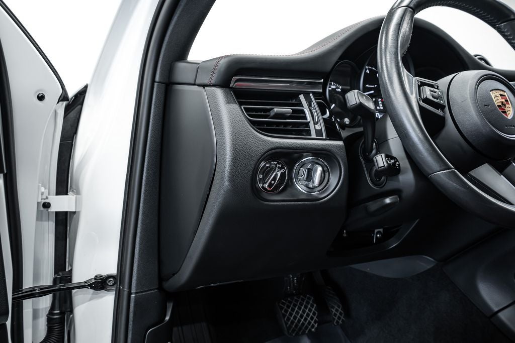 2024 Porsche Macan T