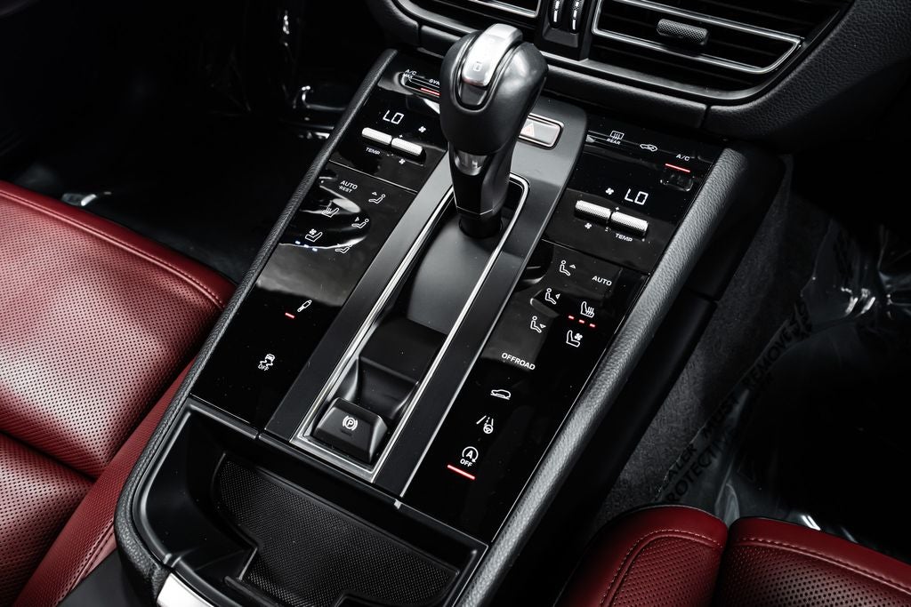 2024 Porsche Macan T