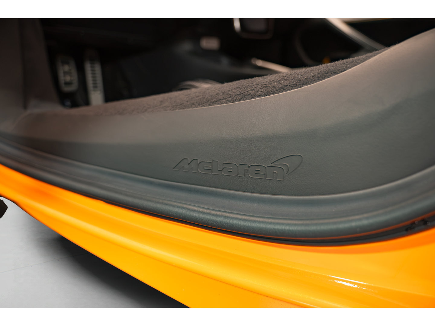 2023 McLaren Artura Base