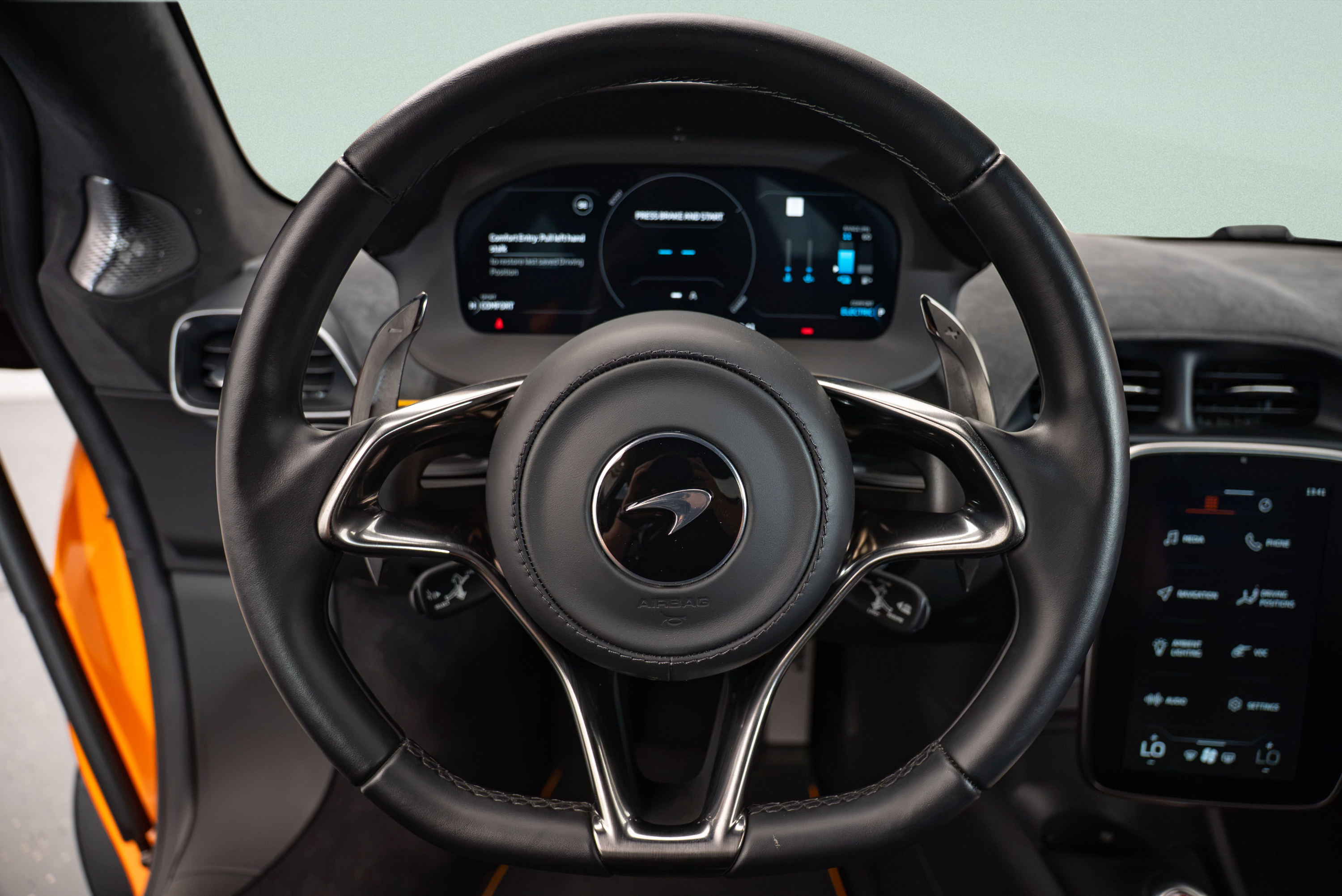 2023 McLaren Artura Base