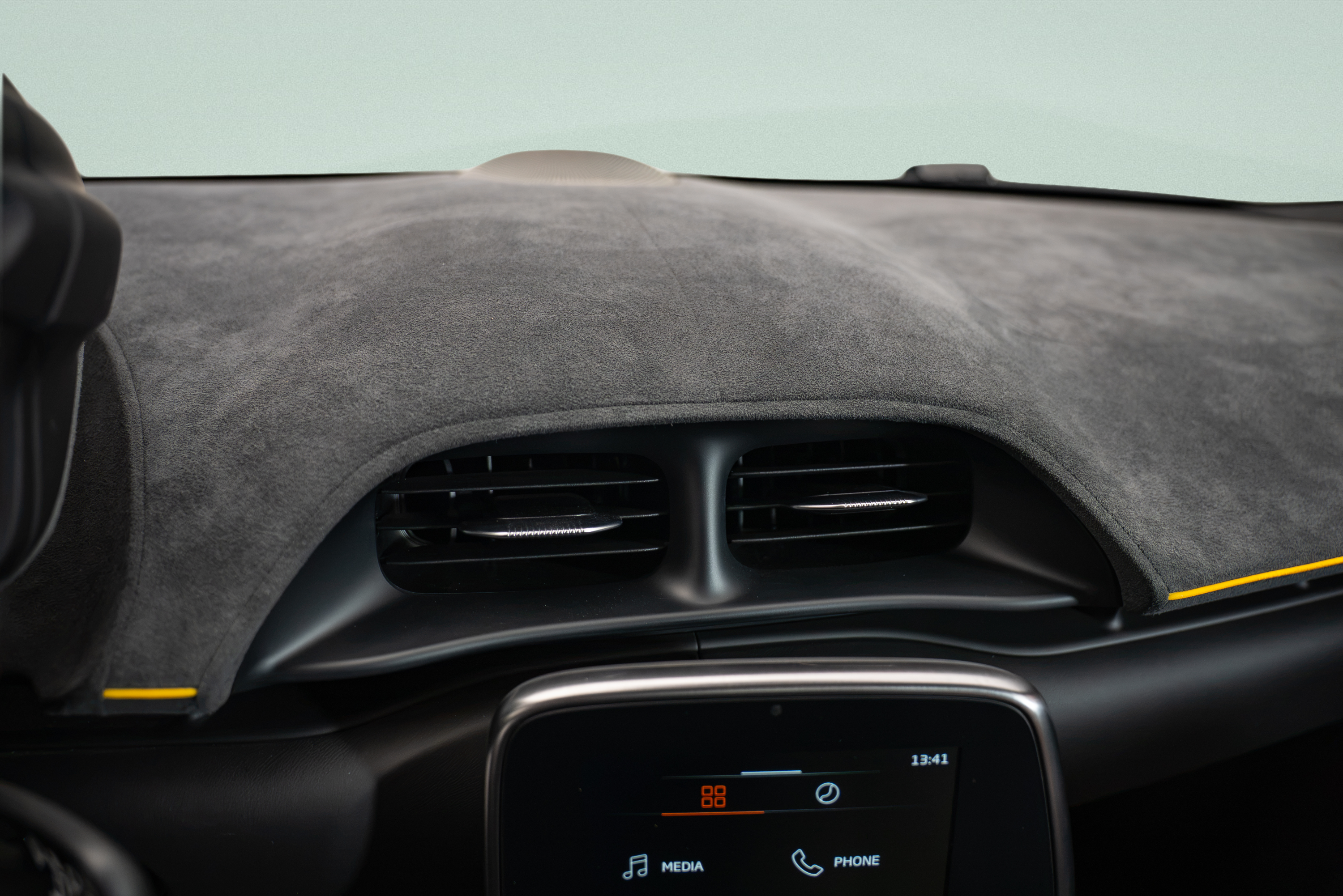 2023 McLaren Artura Base