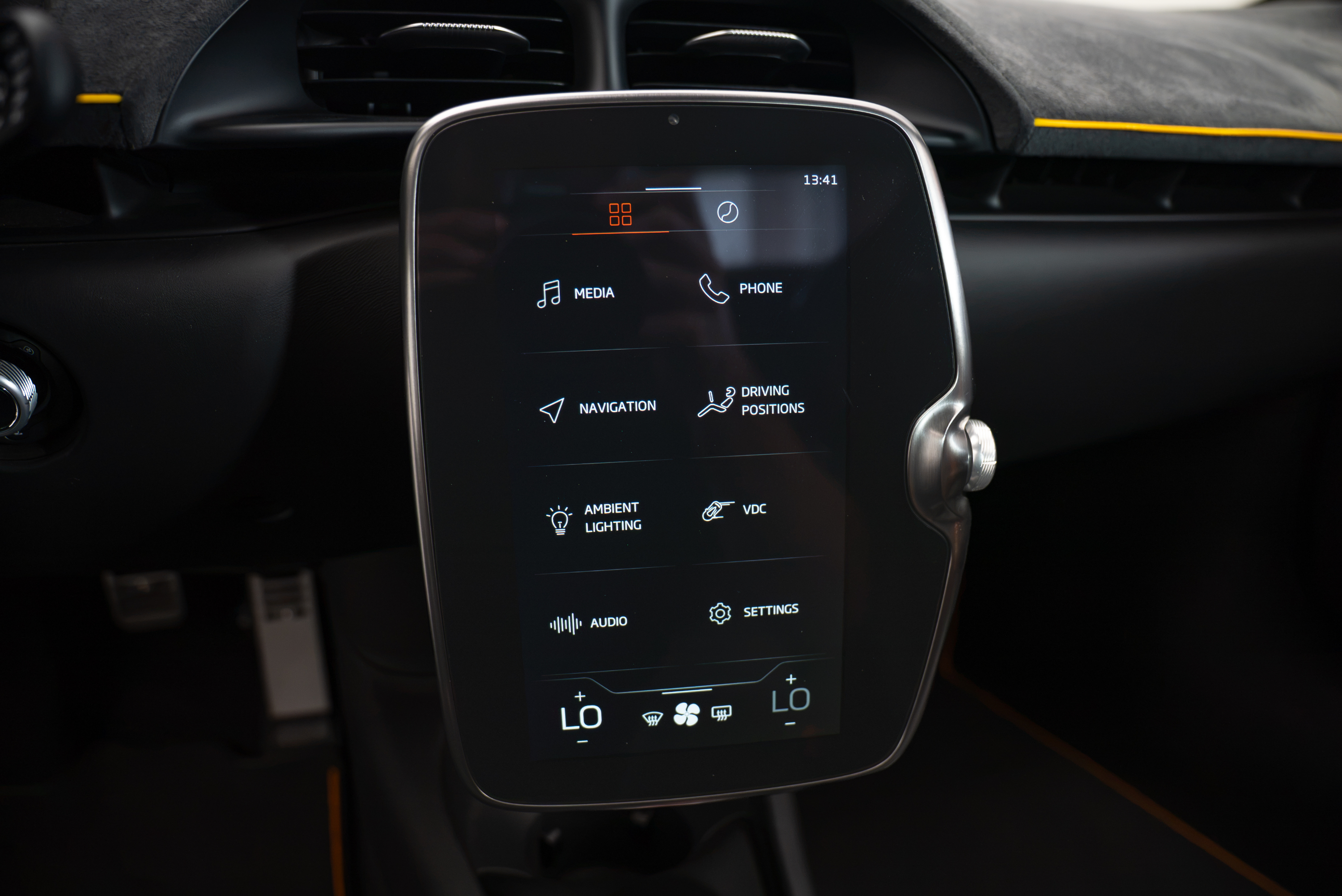 2023 McLaren Artura Base