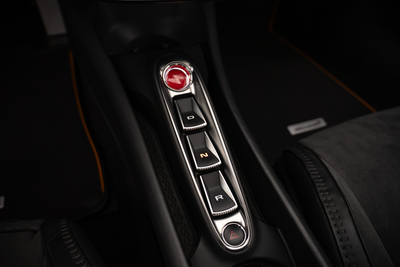 2023 McLaren Artura Base