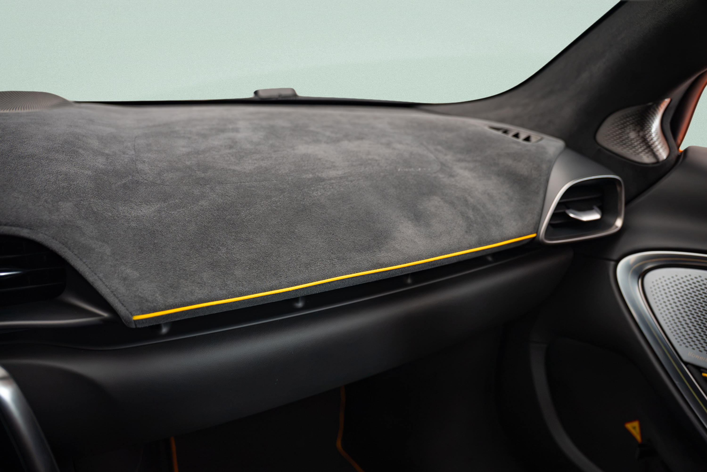 2023 McLaren Artura Base