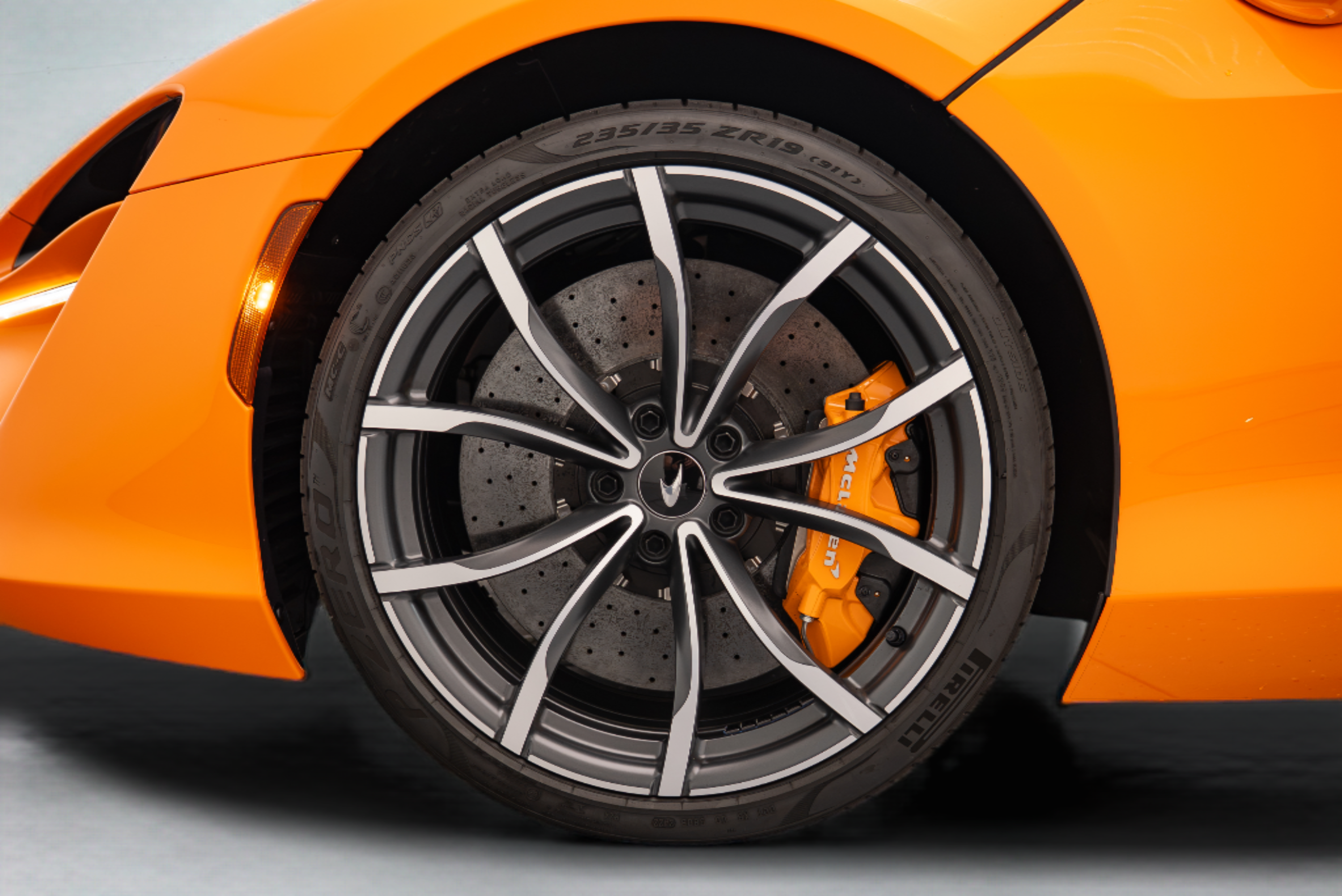 2023 McLaren Artura Base