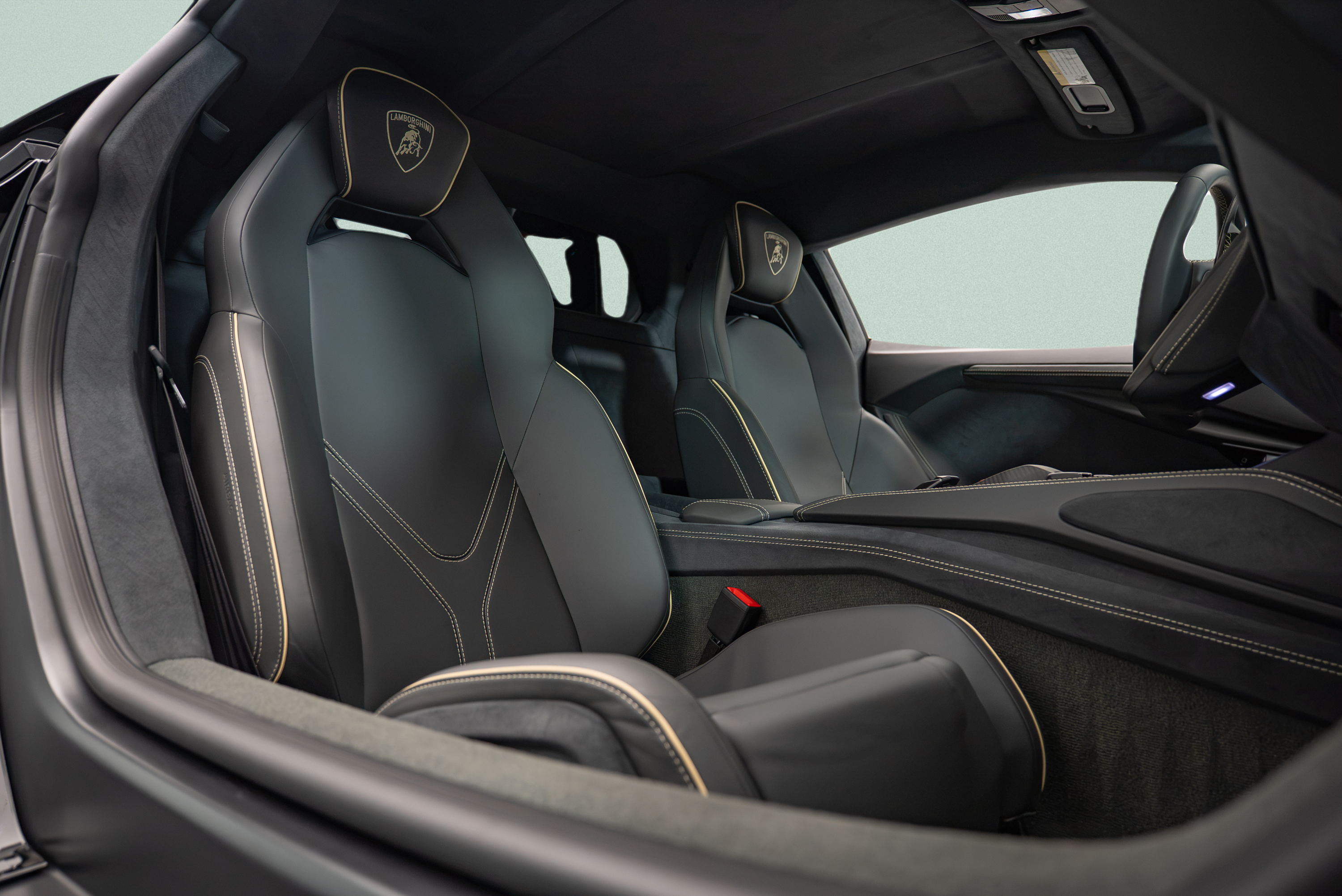 2026 Lamborghini Revuelto Base