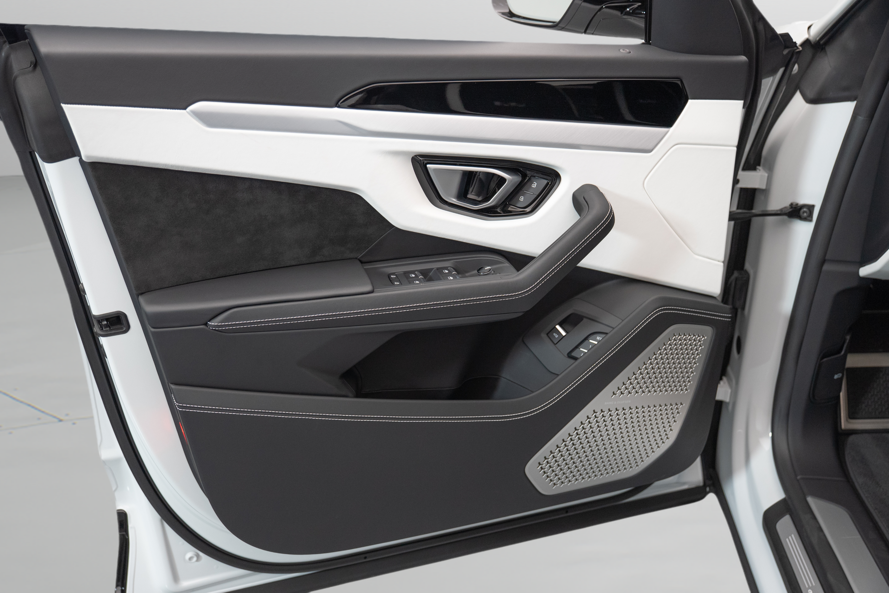 2024 Lamborghini Urus S