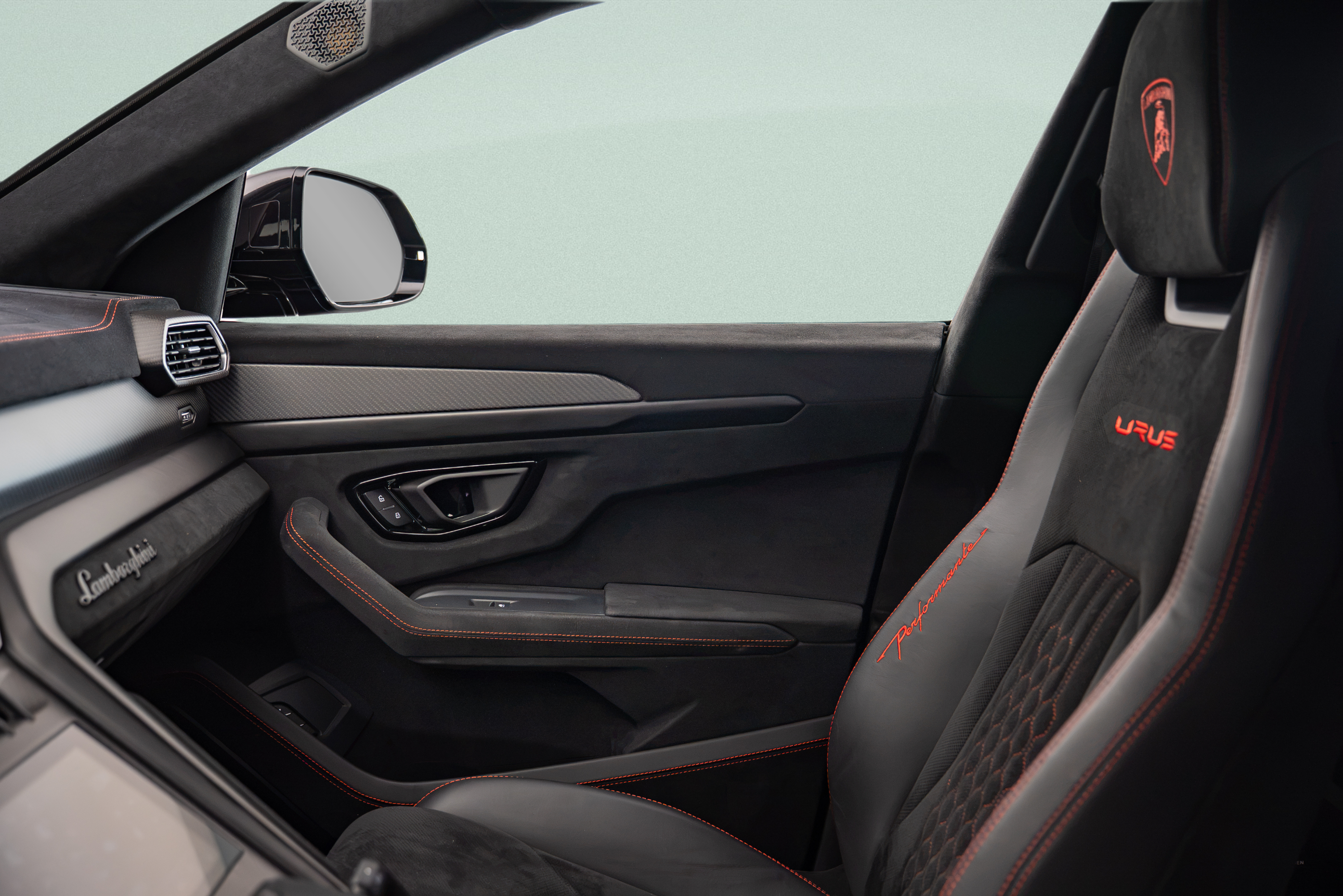 2023 Lamborghini Urus Performante