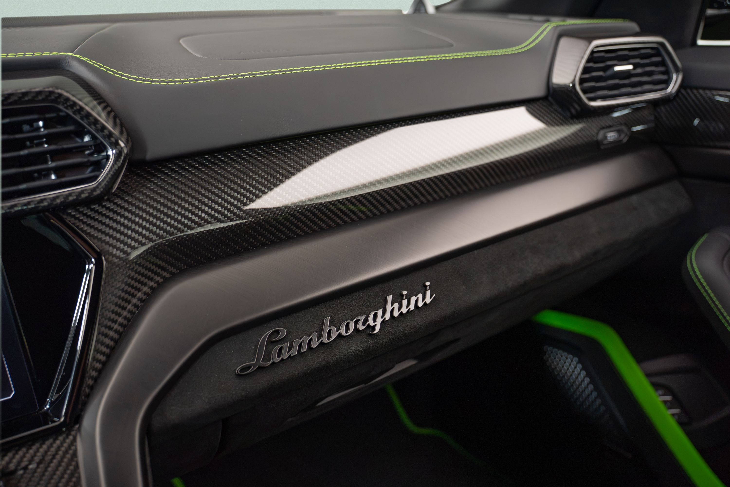 2024 Lamborghini Urus Performante