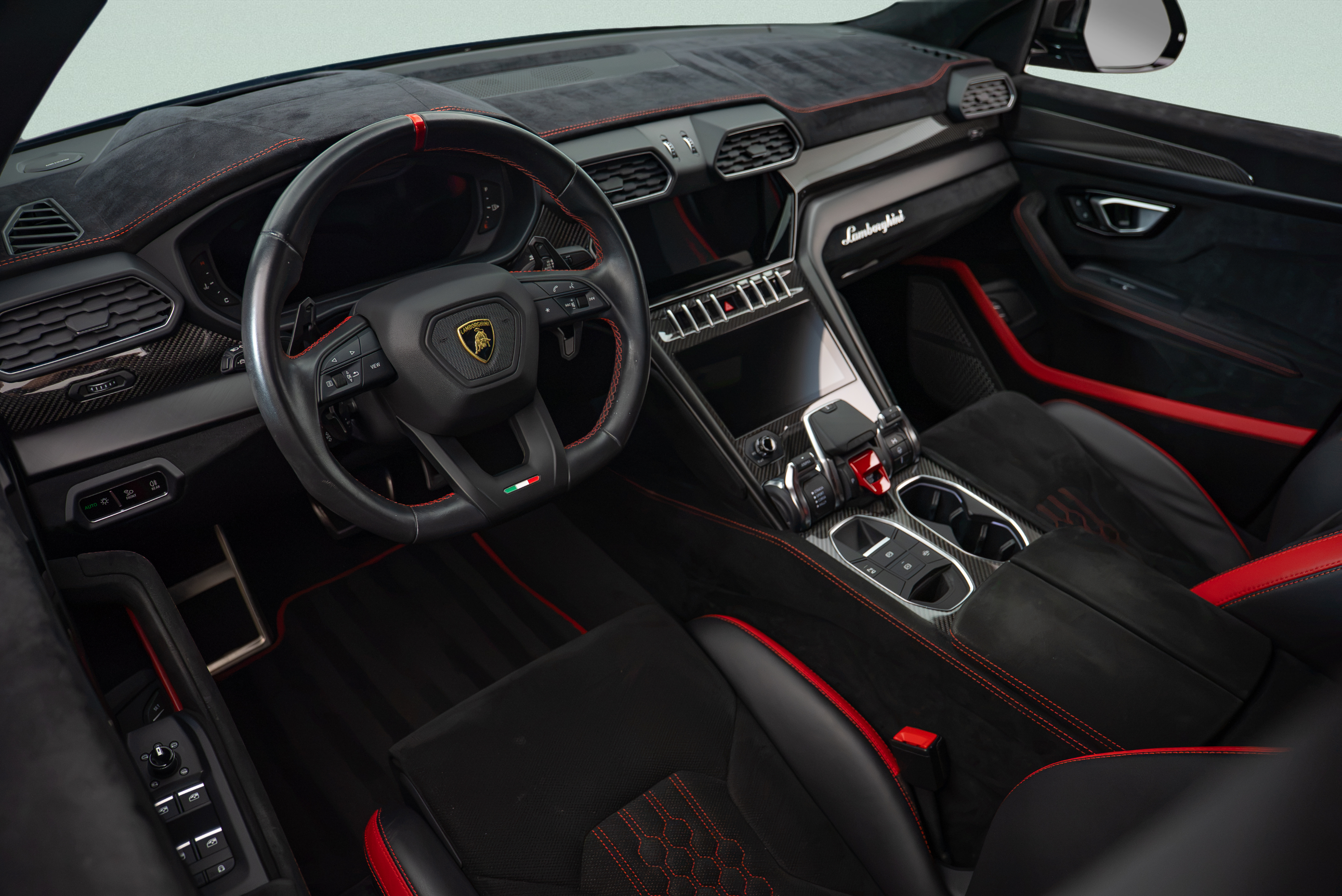2023 Lamborghini Urus Performante
