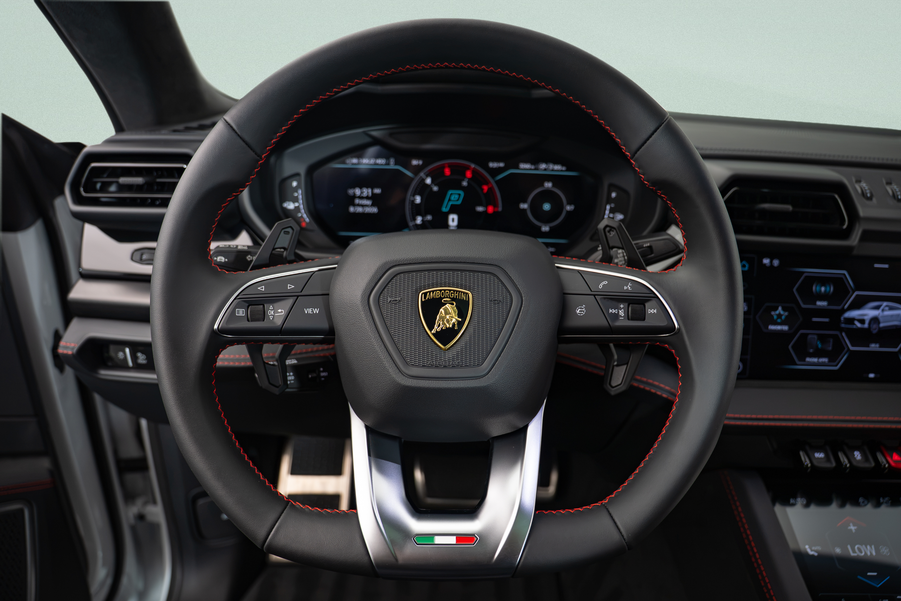 2025 Lamborghini Urus SE