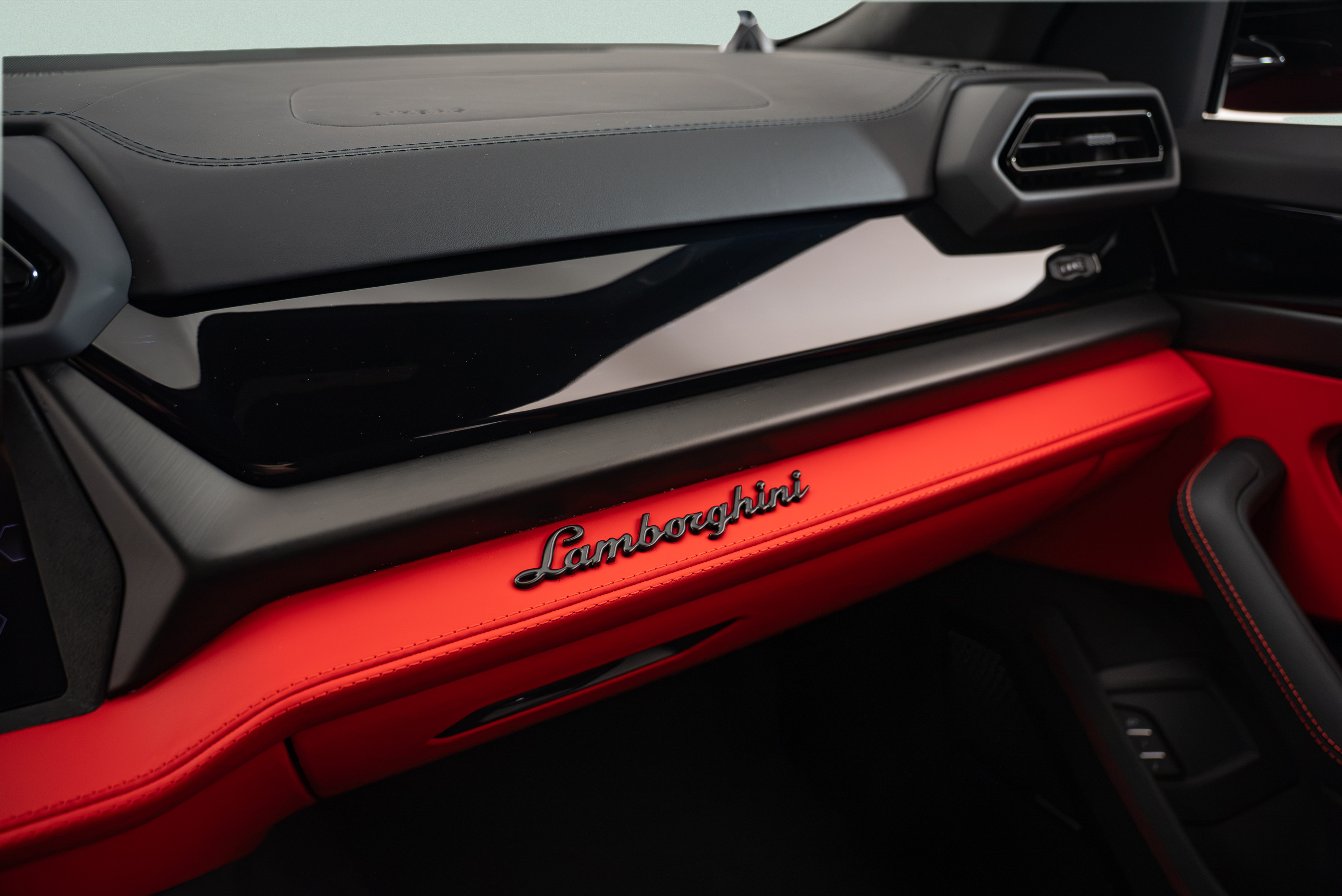2026 Lamborghini Urus SE