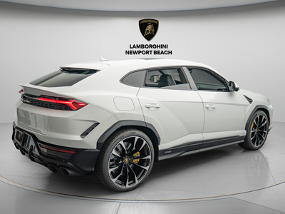 2025 Lamborghini Urus SE