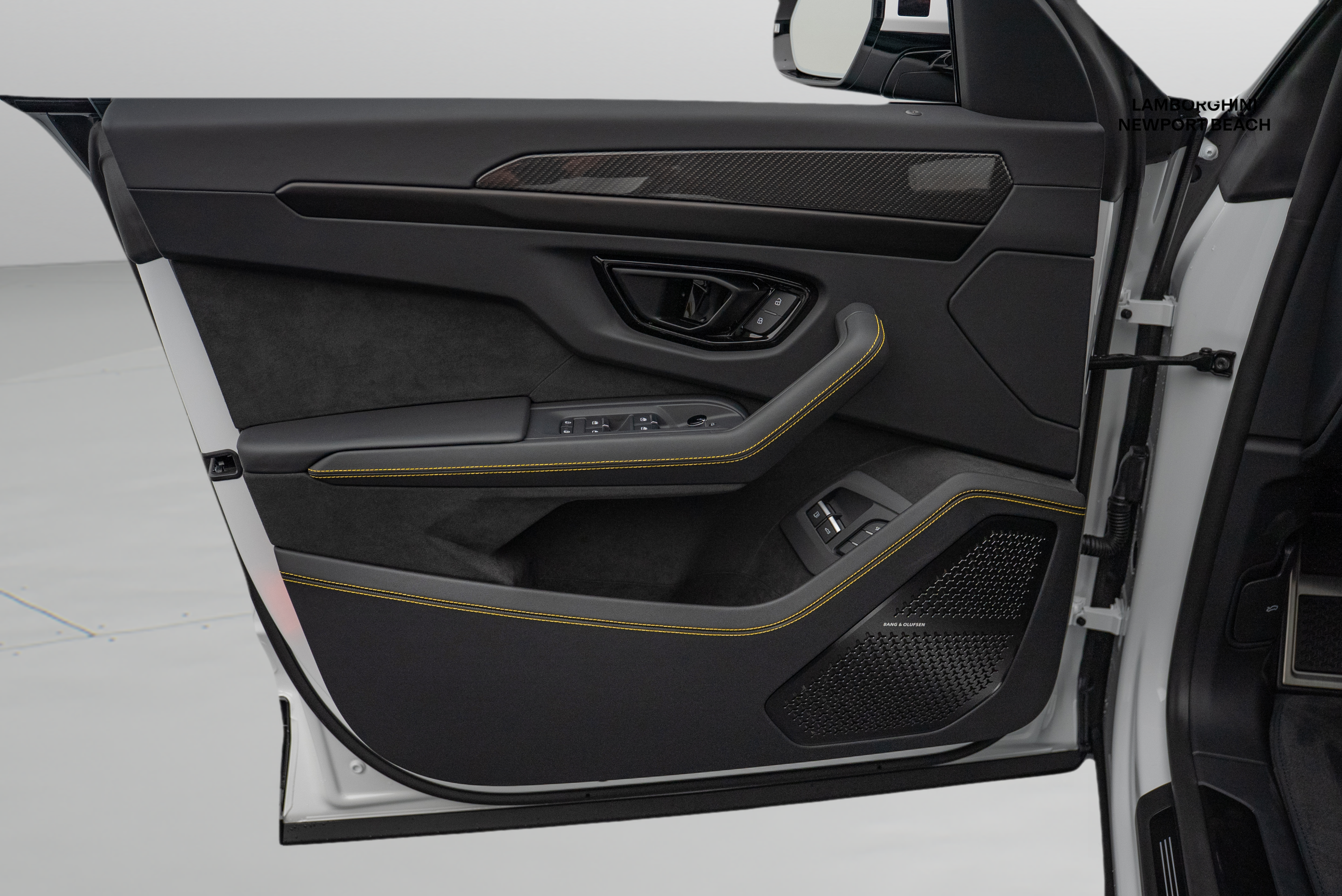 2025 Lamborghini Urus SE