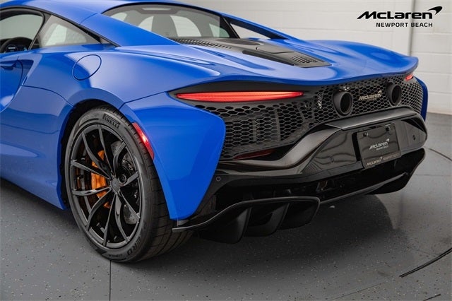 2025 McLaren Artura Performance