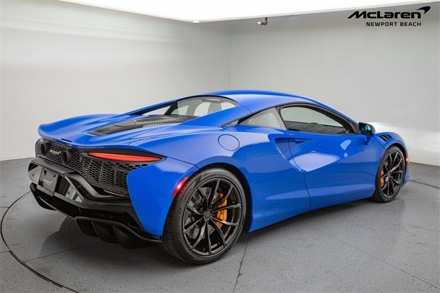 2025 McLaren Artura Performance