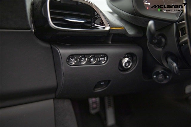 2025 McLaren Artura Performance