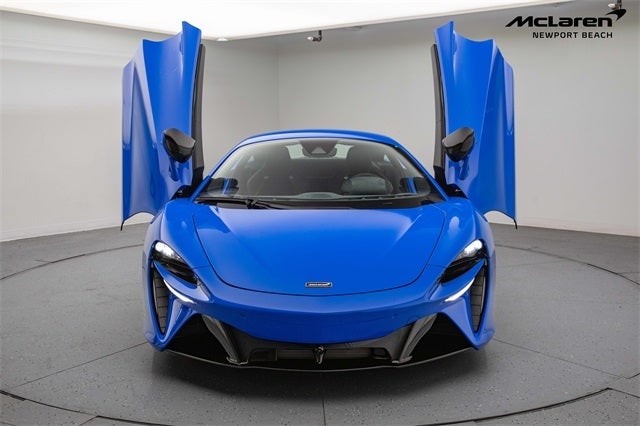 2025 McLaren Artura Performance