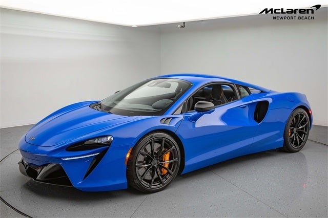 2025 McLaren Artura Performance