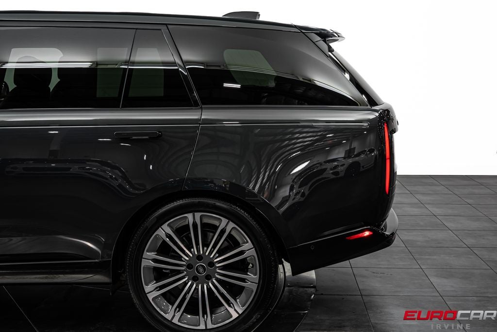2025 Land Rover Range Rover SE LWB *7-SEATER * PANORAMIC ROOF*