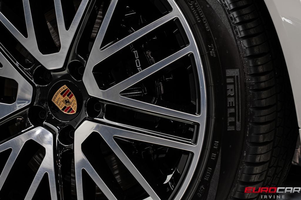2025 Porsche Cayenne *PANORAMIC SUNROOF*