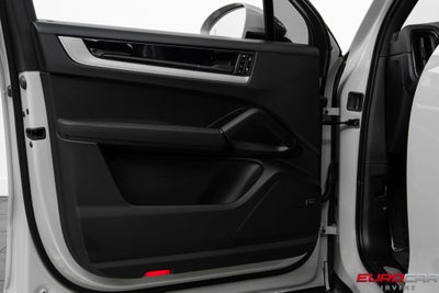 2025 Porsche Cayenne *PANORAMIC SUNROOF*
