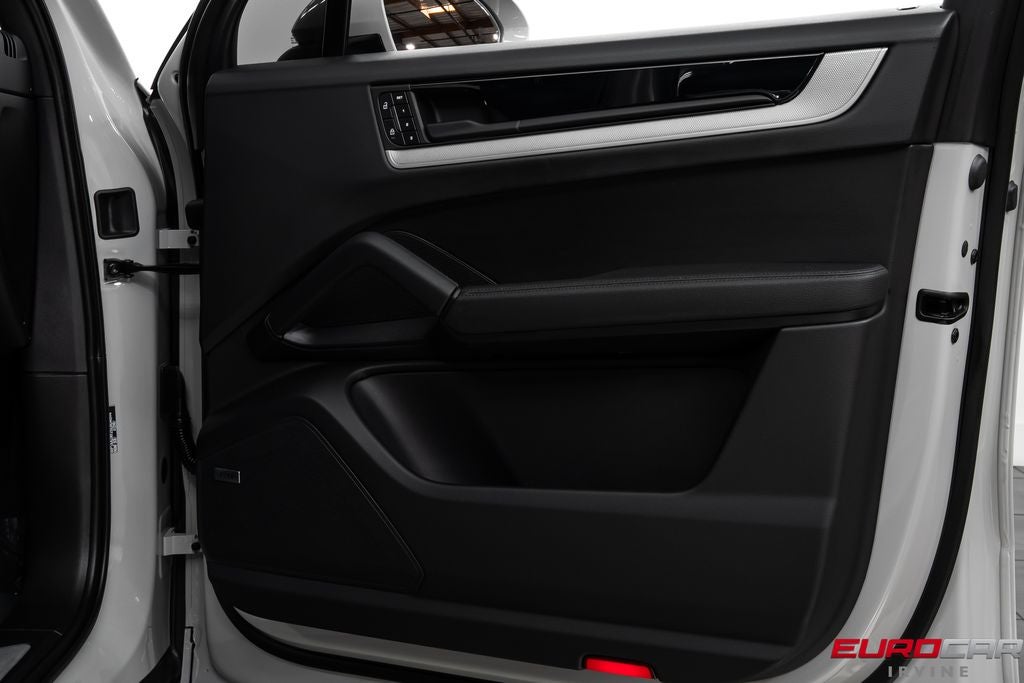 2025 Porsche Cayenne *PANORAMIC SUNROOF*