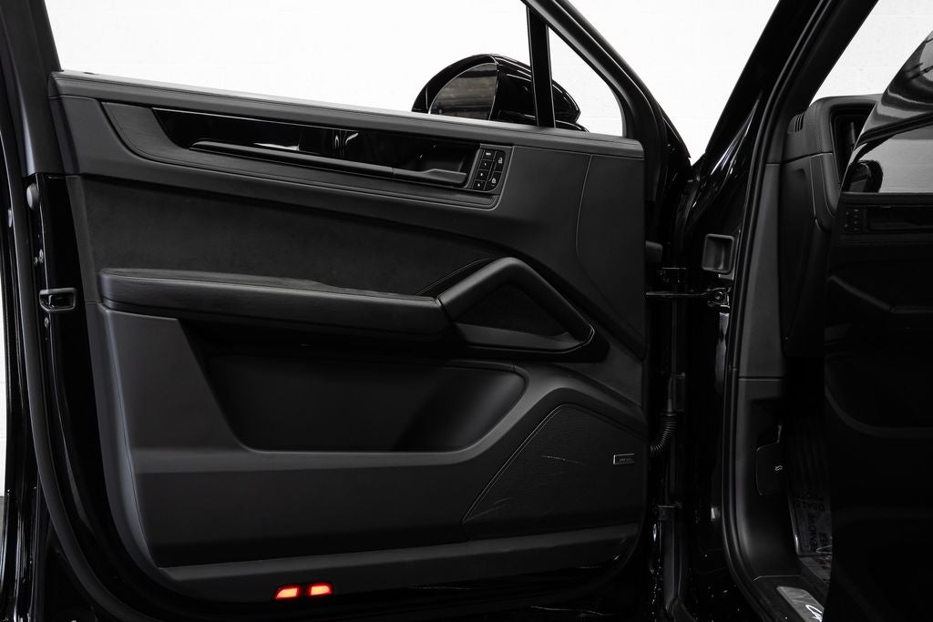 2025 Porsche Cayenne Coupe GTS