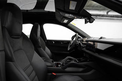 2025 Porsche Cayenne Coupe GTS