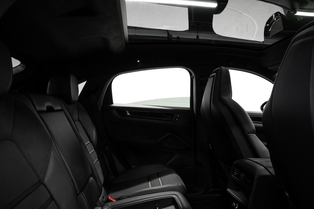 2025 Porsche Cayenne Coupe GTS