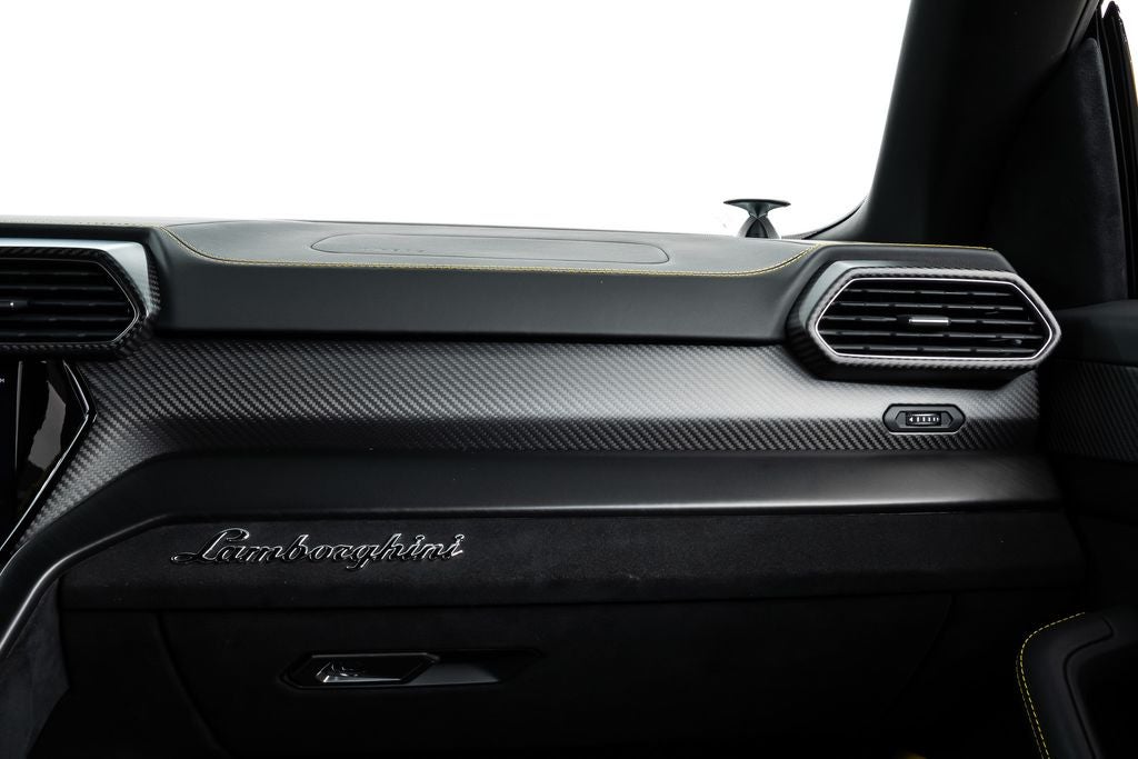 2023 Lamborghini Urus Performante